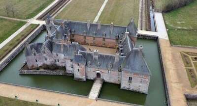 CHATEAU DE CARROUGES