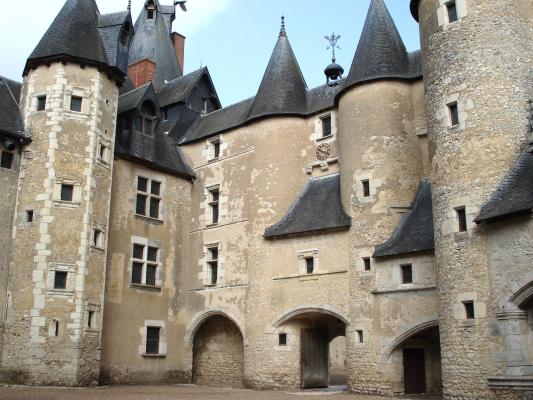 Chateau de Fougeres sur Bievre
