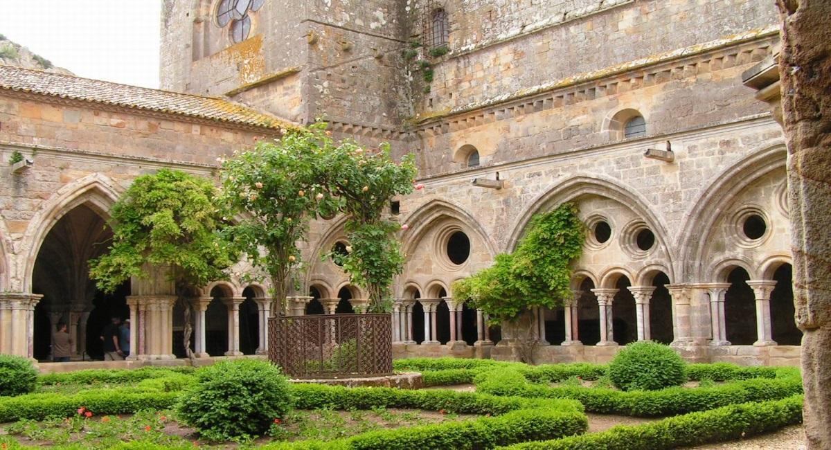 ABBAYE DE FONTFROIDE |  CHATEAUX IN FRANCE