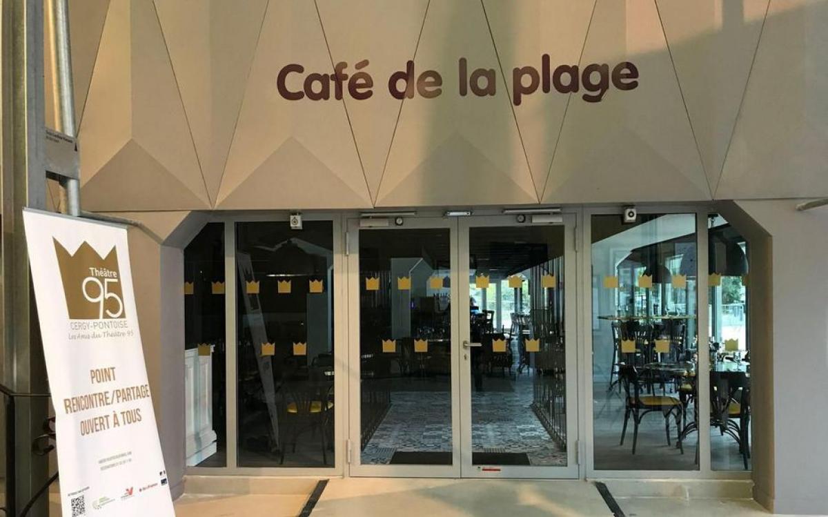CAFE DE LA PLAGE  |  SCHLOSSER IN FRANKREICK