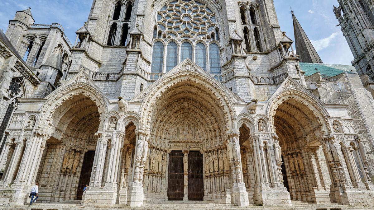 CATHEDRALE DE CHARTRES |  SCHLOSSER IN FRANKREICK