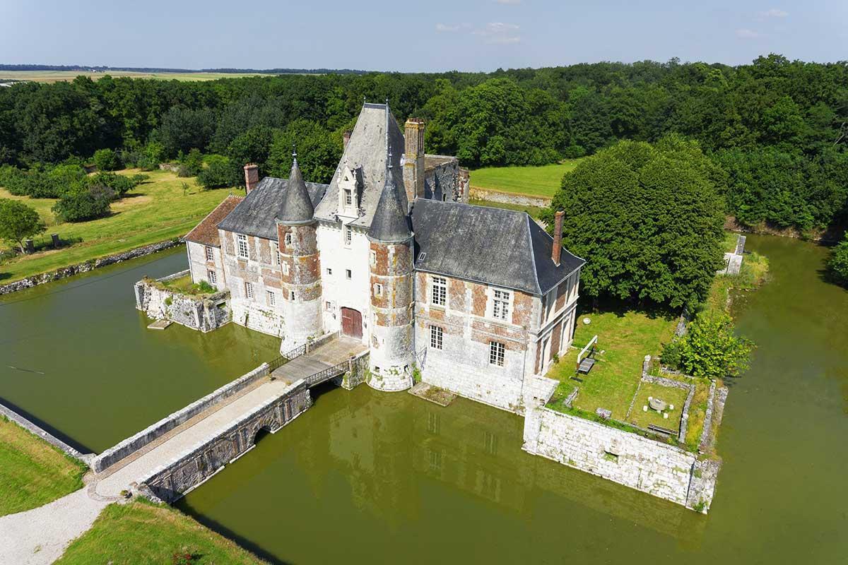 CHATEAU D ESTERNAY |  CHATEAUX IN FRANCE
