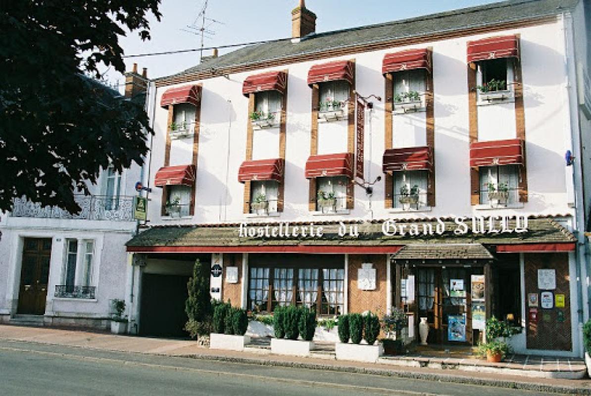 HOTEL LE GRAND SULLY |  SCHLOSSER IN FRANKREICK