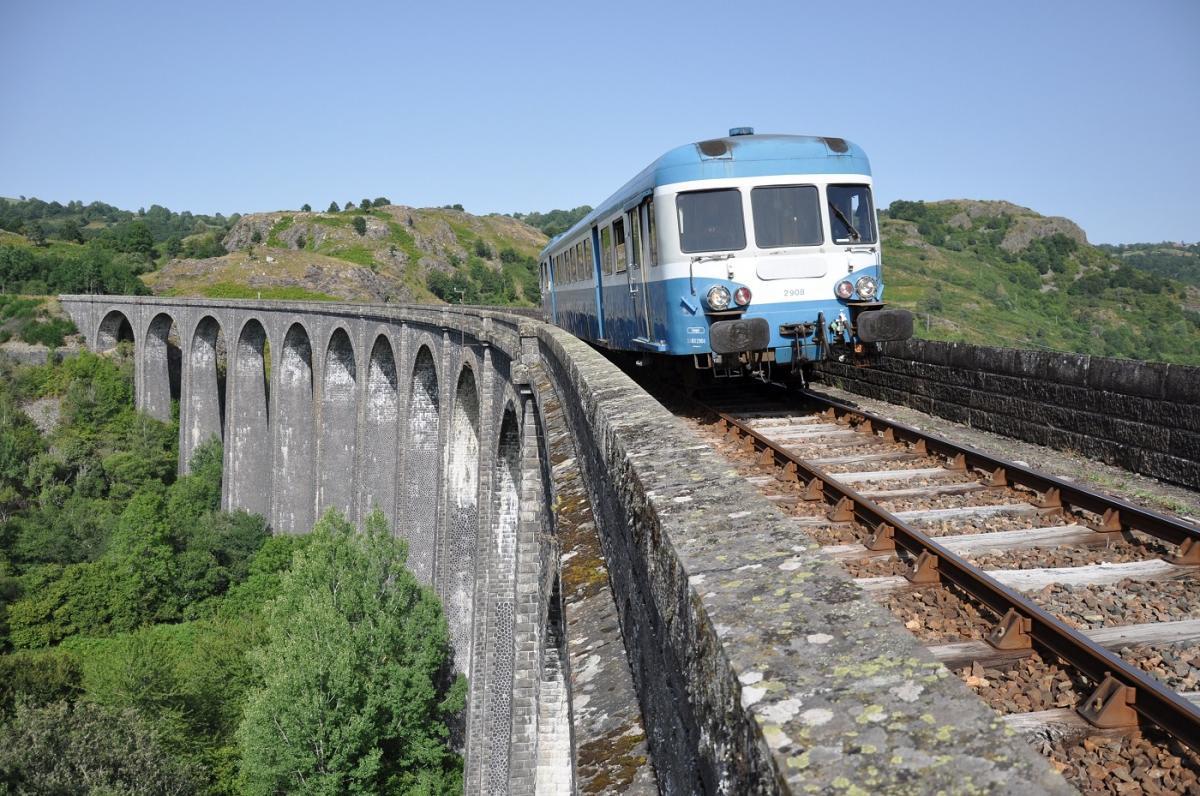 TRAIN TOURISTIQUE GENTIANE EXPRESS |  SCHLOSSER IN FRANKREICK
